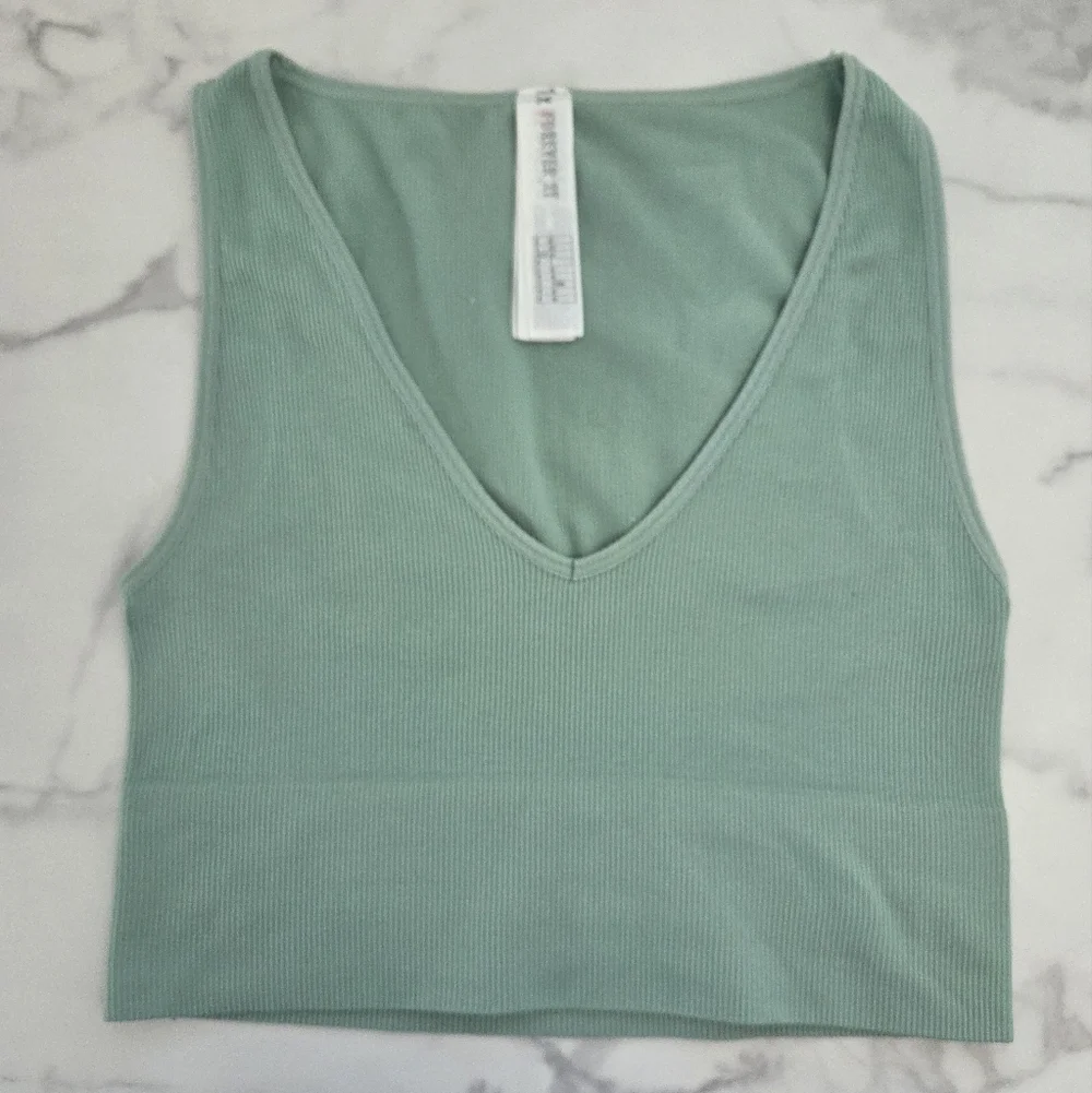 Forever 21 Ribbed Sage Green Crop Tank  Medium/Large - Picture 10 of 13